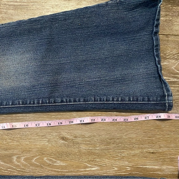 V-Blue Low Rise Distressed Flare Jeans Union Jack Pockets Size 11/12 - Picture 8 of 8